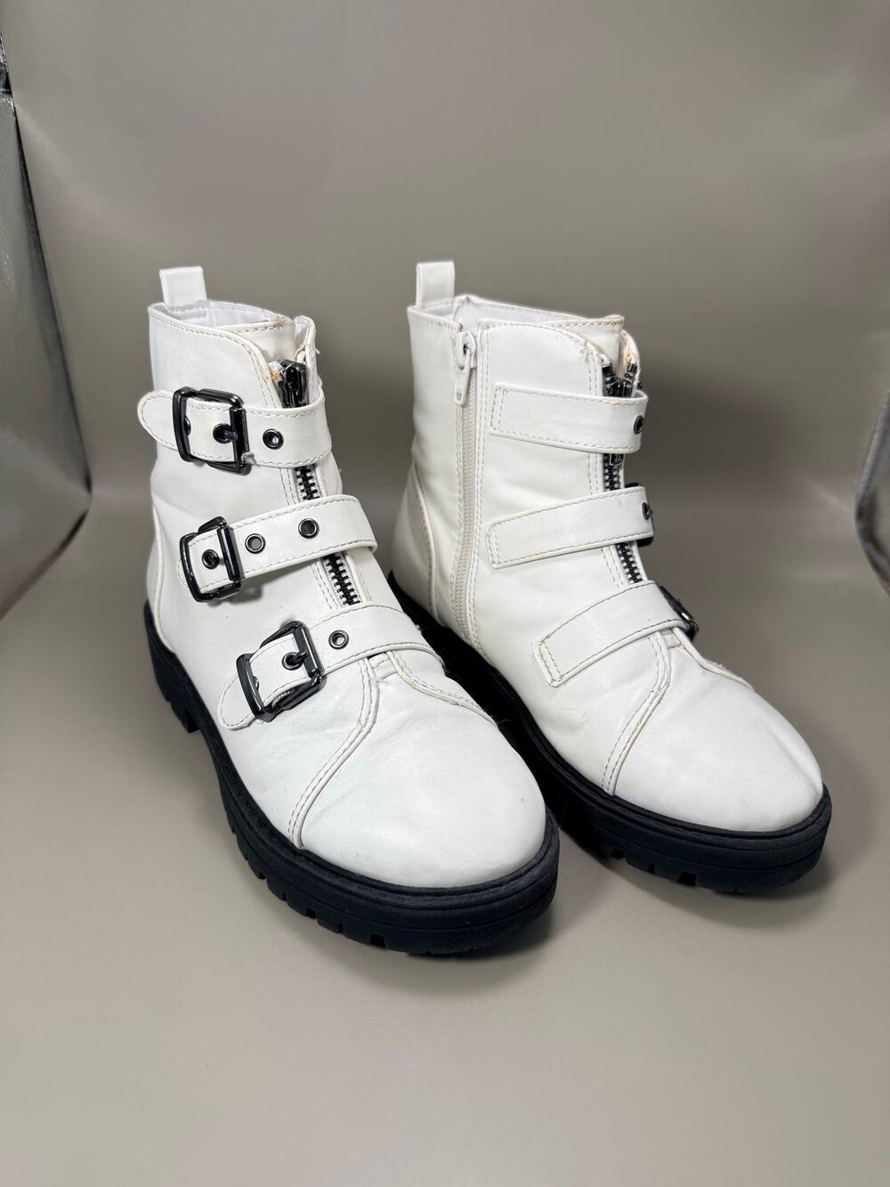 Madden NYC Girl’s Faux Leather Buckle Combat Boots in white Size 2